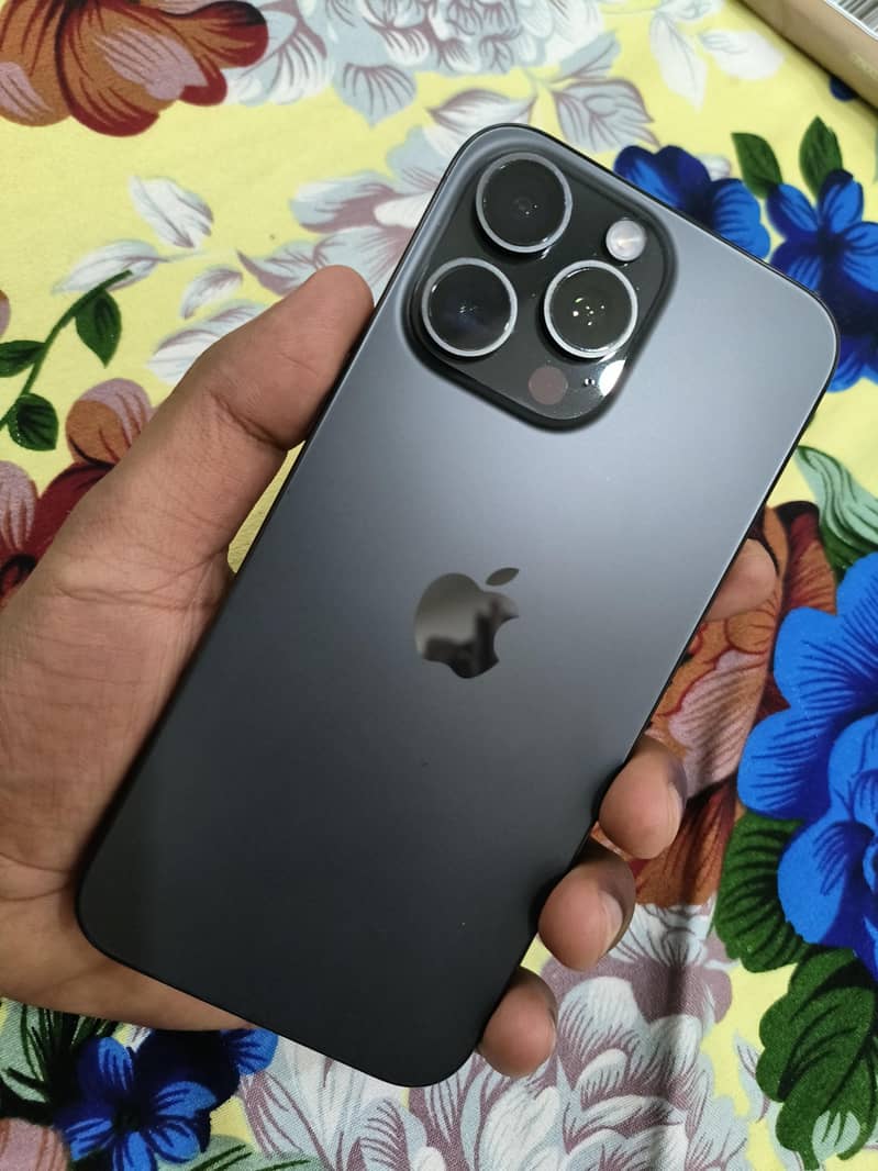 Apple iPhone 15 Pro Max 0