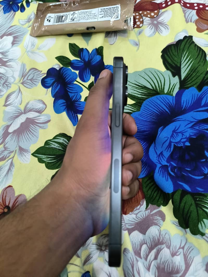 Apple iPhone 15 Pro Max 4