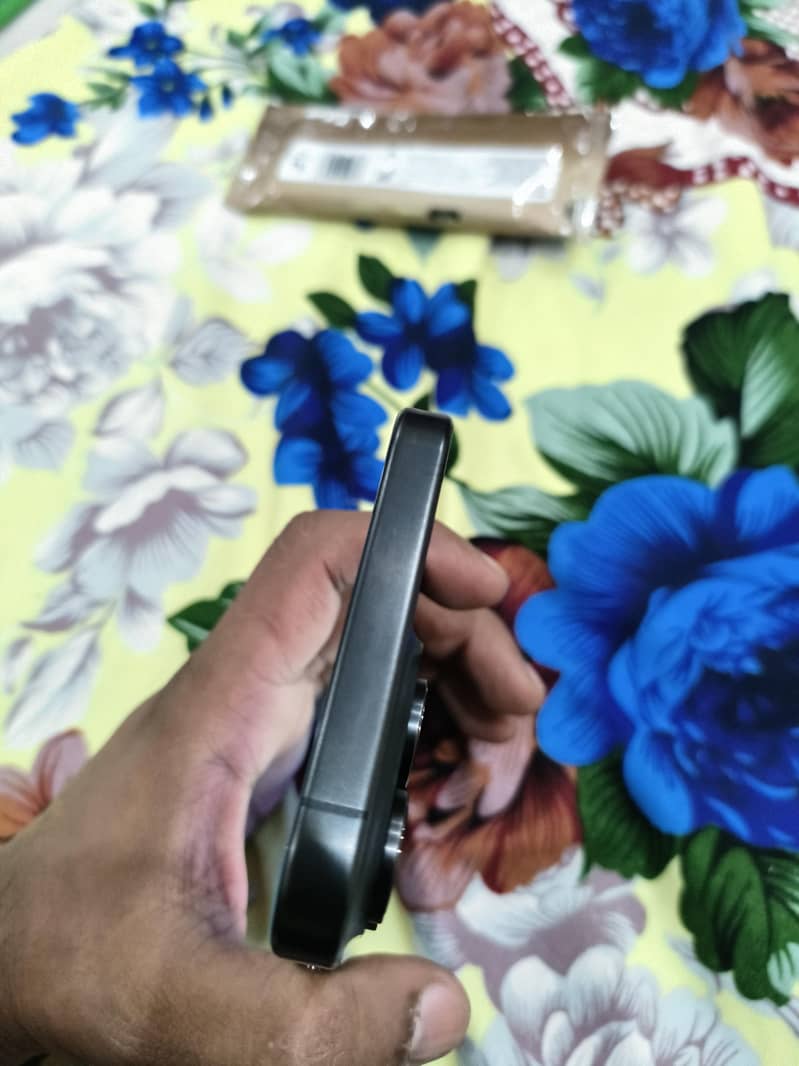 Apple iPhone 15 Pro Max 5