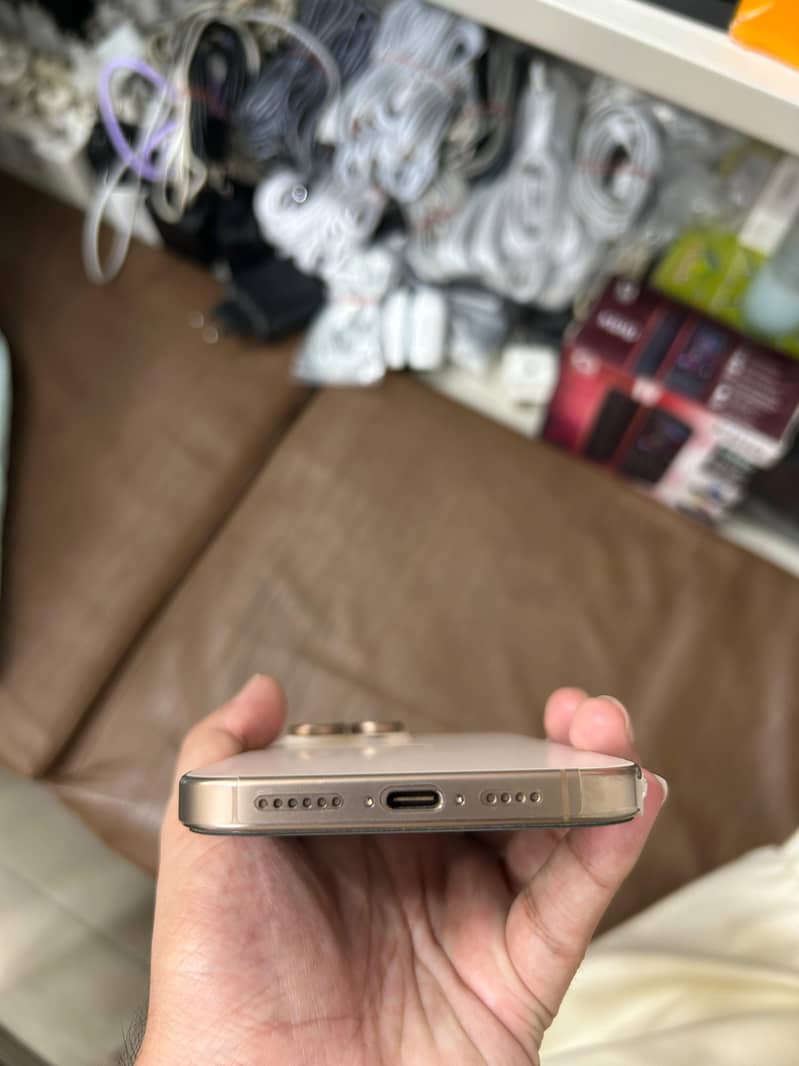 Apple iPhone 16 Pro Max 2