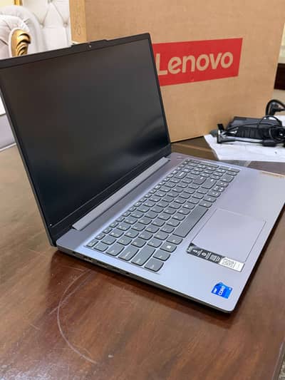 Lenovo IdeaPad Slim 3 15IRH8 – Lightly Used