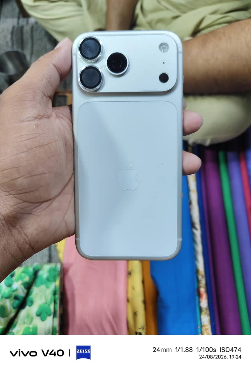 Apple iPhone 17 Pro Max 5