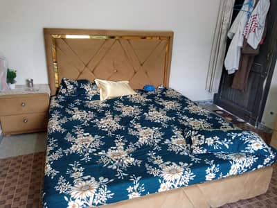 queen size bed without Mattress