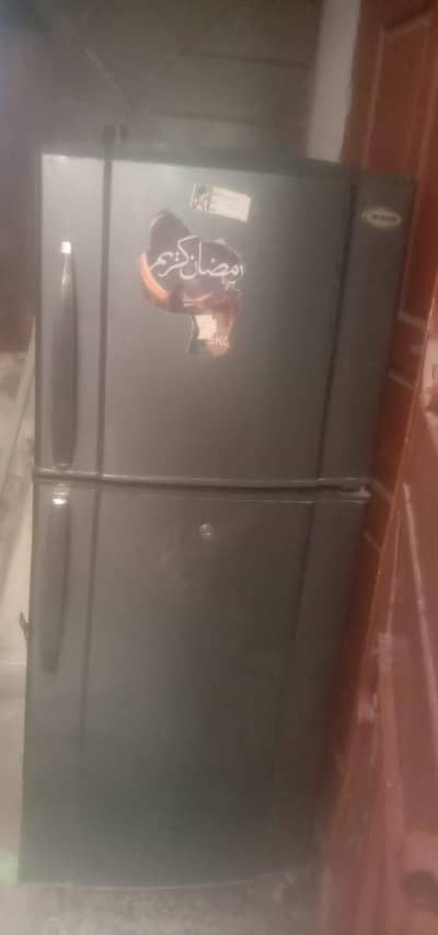 Waves k fridge ha 2nd portion sa utarta hua door utar gaya ha