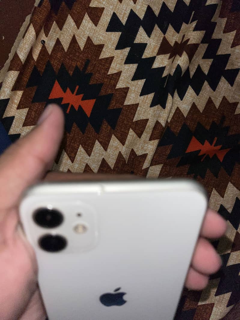 Apple iPhone 11 0