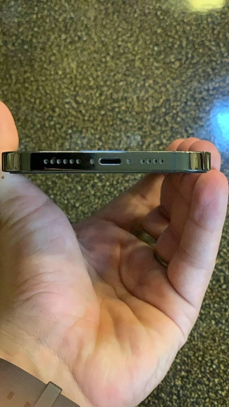 Apple iPhone 12 Pro Max 4
