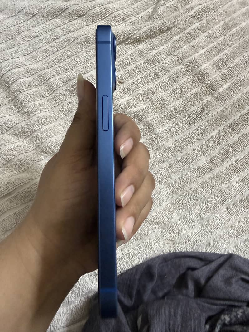 Apple iPhone 13 1