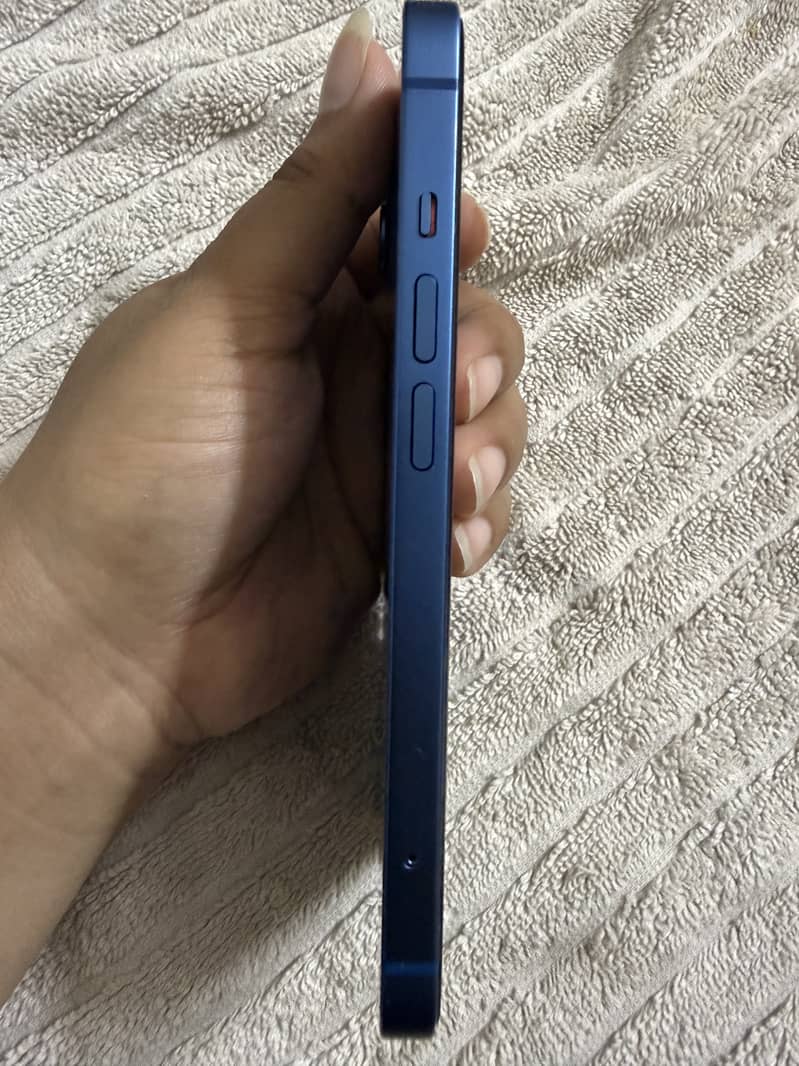 Apple iPhone 13 6