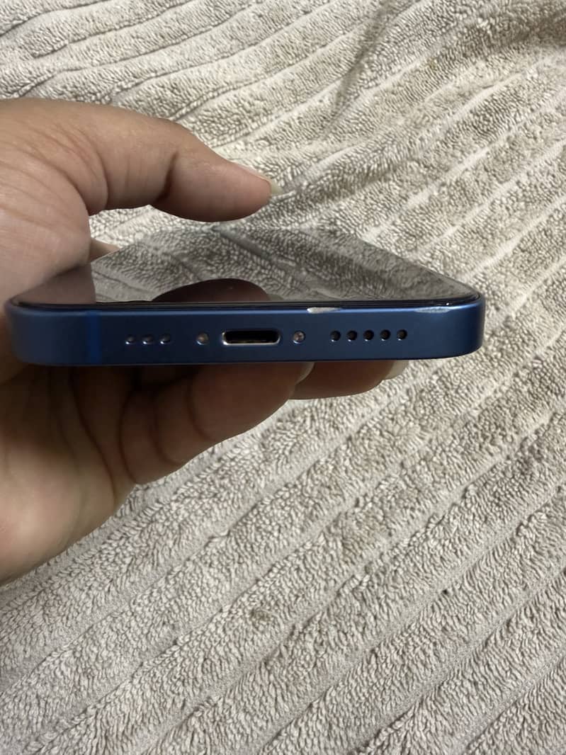 Apple iPhone 13 9