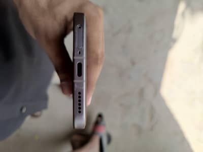 condition 8/10 small dot on screen side