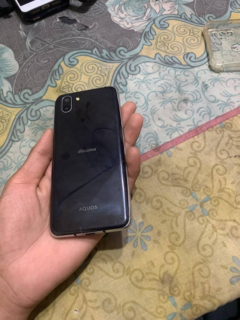 Sharp Aquos R2 1