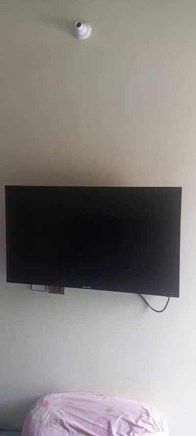Ecostar 10/10 genuine condition less use smart led tv