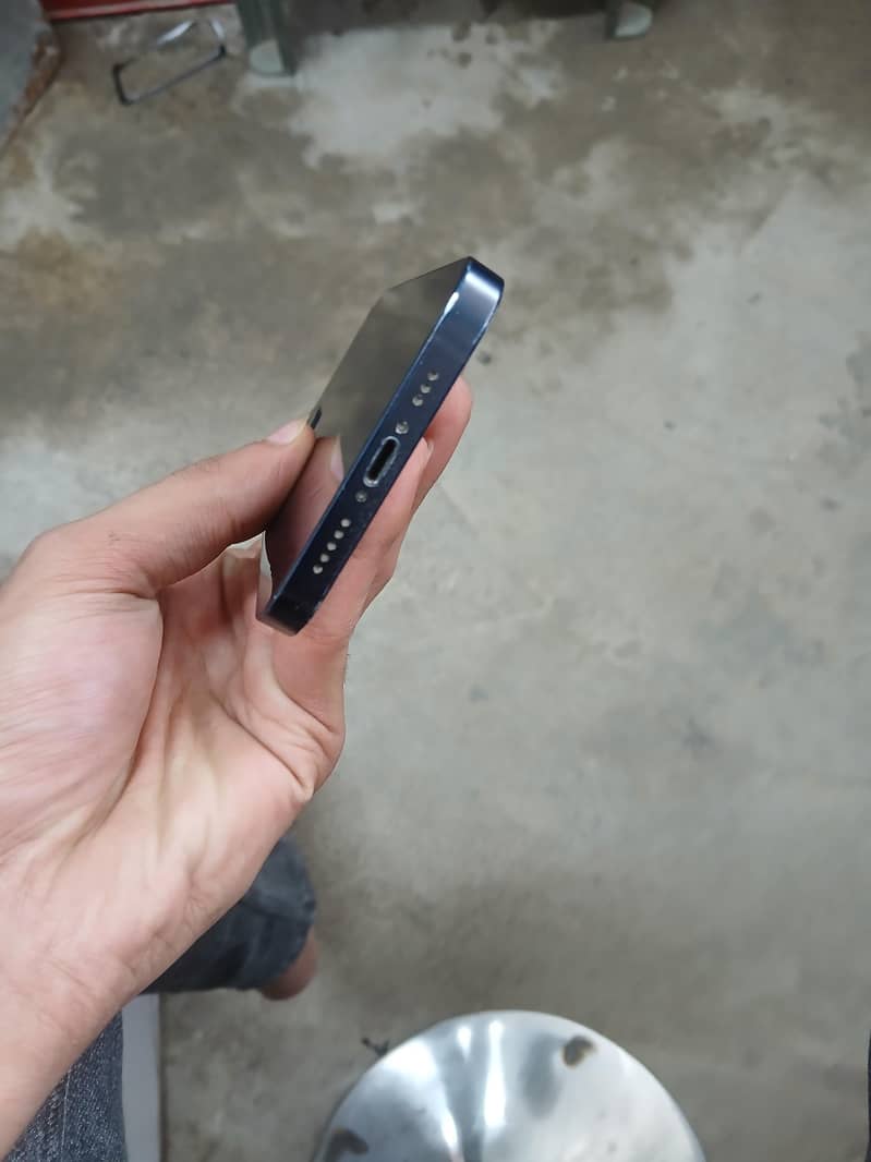 Apple iPhone 12 2
