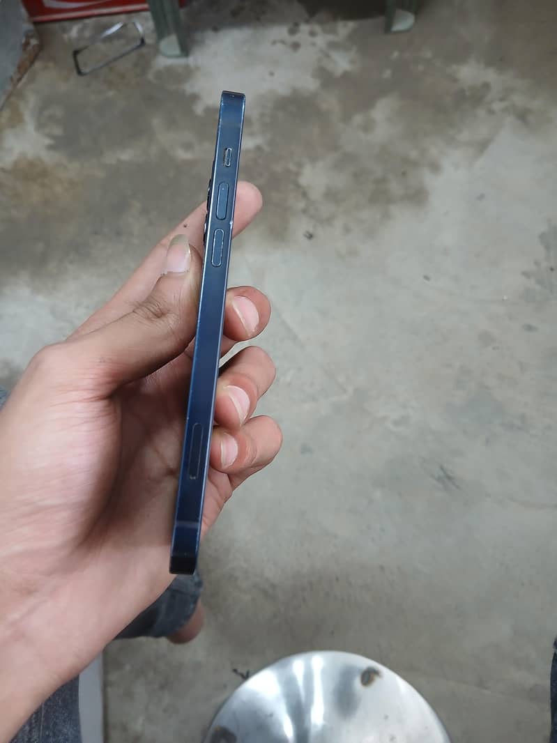 Apple iPhone 12 3