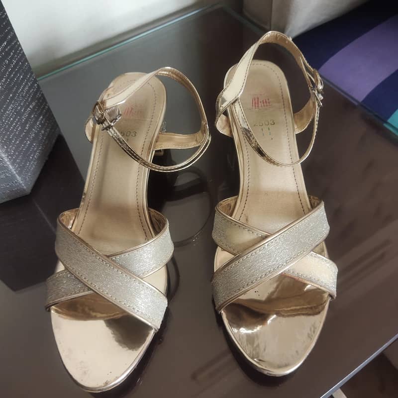 sandal 0
