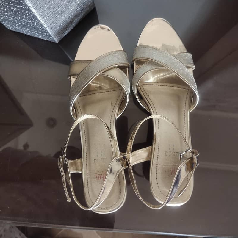 sandal 1