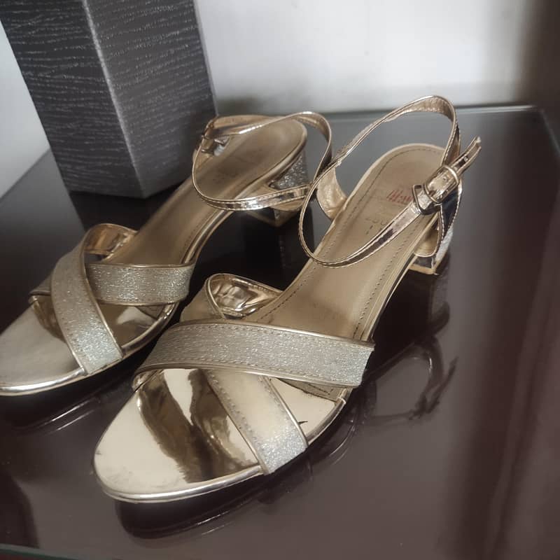 sandal 2