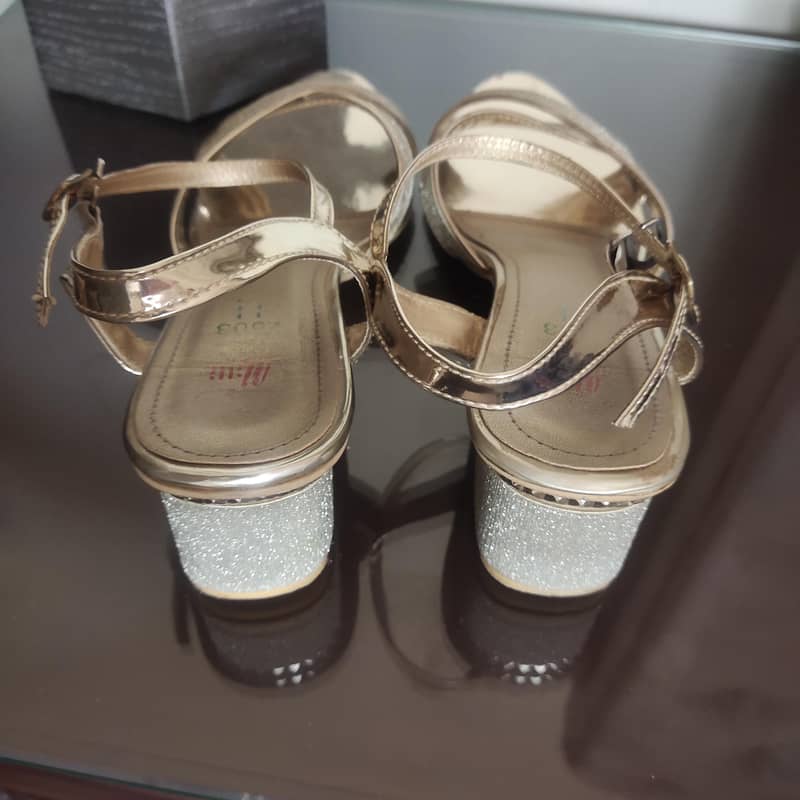 sandal 3