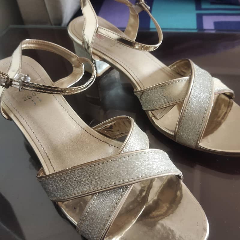 sandal 4