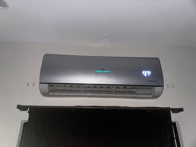 Excellent condition, no electricity bill, DC inverter. 1.5 ton haier