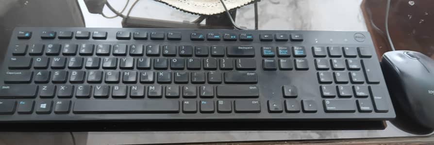 HP Z400 Workstation for Sale. with Screen, Mouse, Keyboard and wire