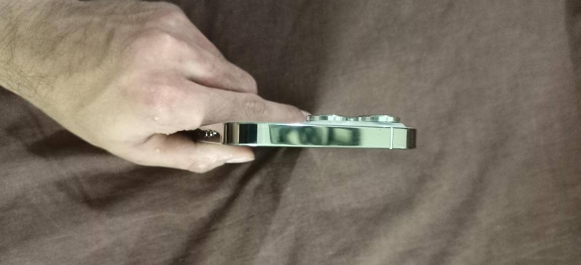 Apple iPhone 13 Pro 4