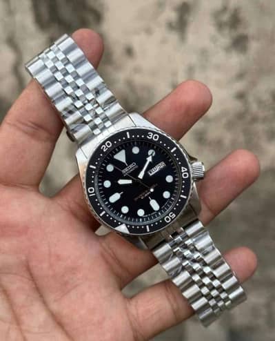 Seiko diver 200m automatic watch for sale,not opened or repaired.