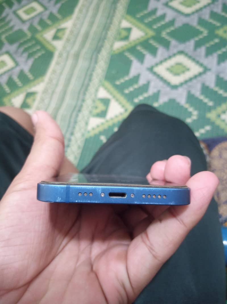 Apple iPhone 13 2