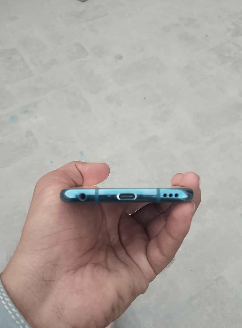 LG V40 ThinQ 3