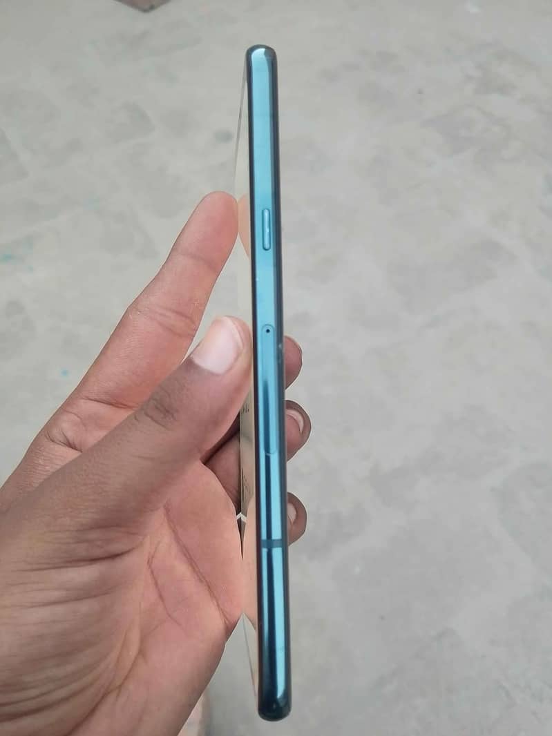 LG V40 ThinQ 4