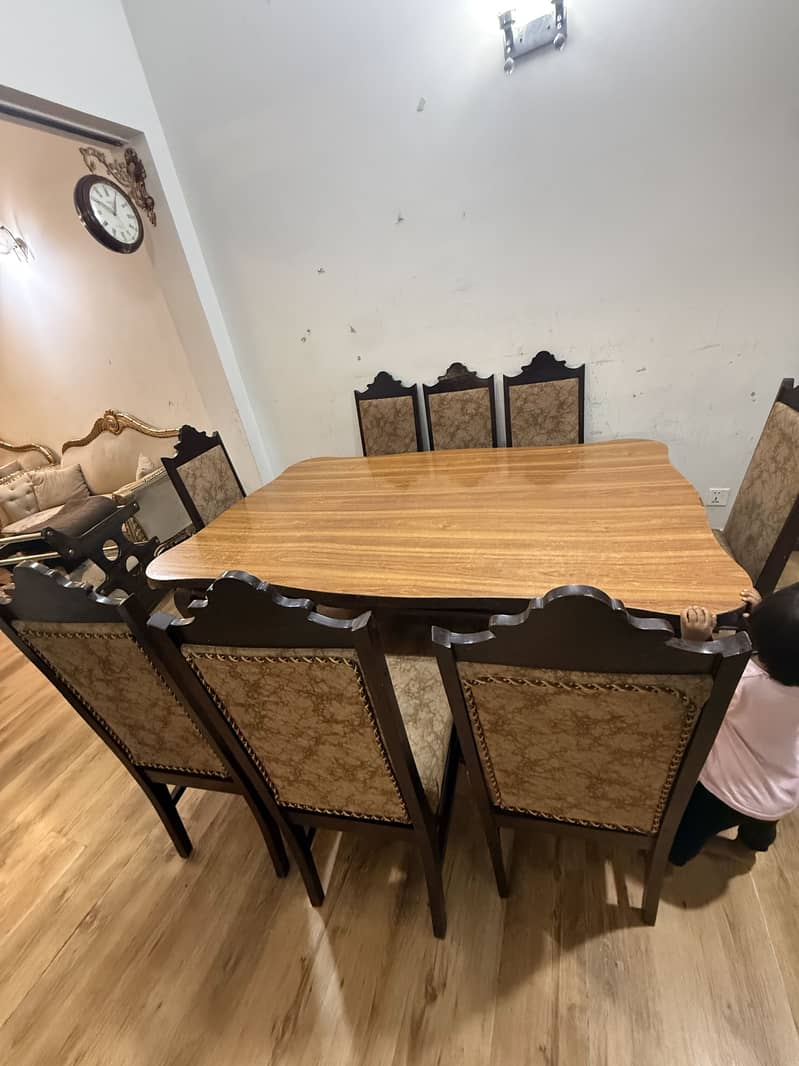 Dining table 0
