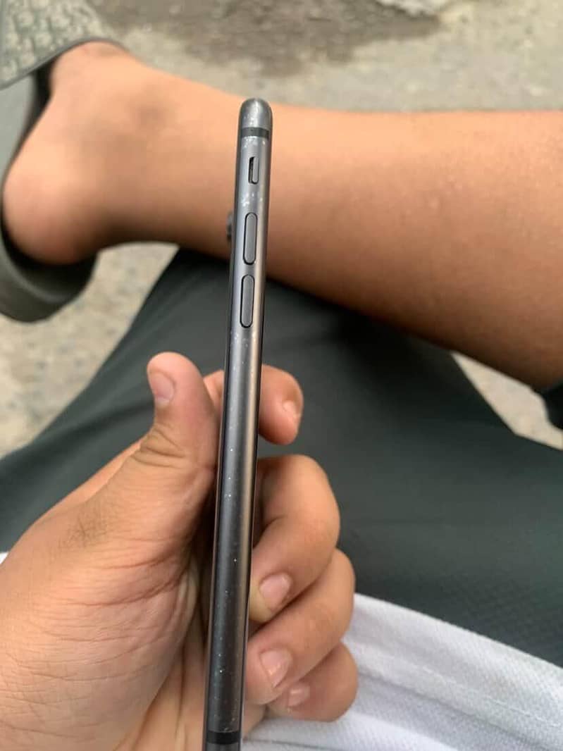 Apple iPhone 8 3