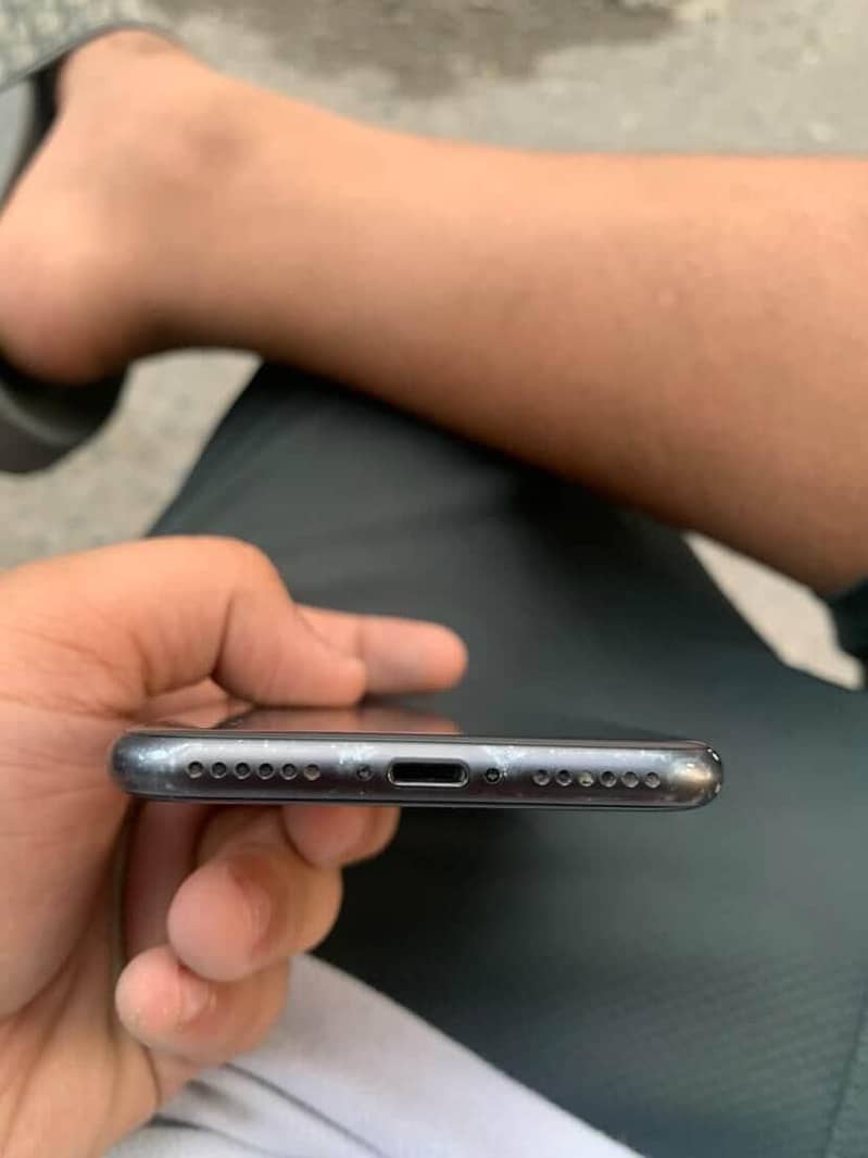 Apple iPhone 8 4