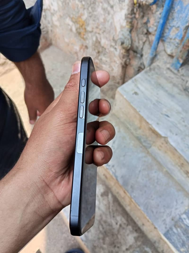 Apple iPhone 16 Pro Max 5