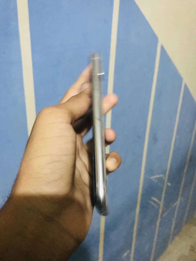 Apple iPhone X 4