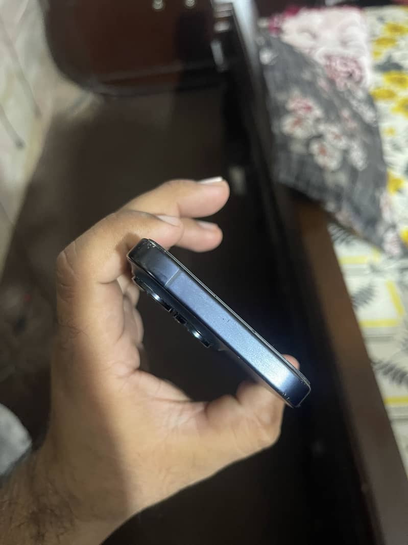 Apple iPhone 15 Pro 3