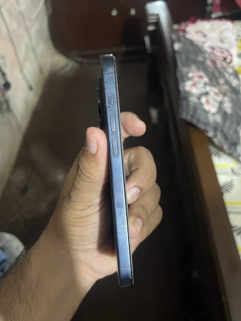 Apple iPhone 15 Pro 6