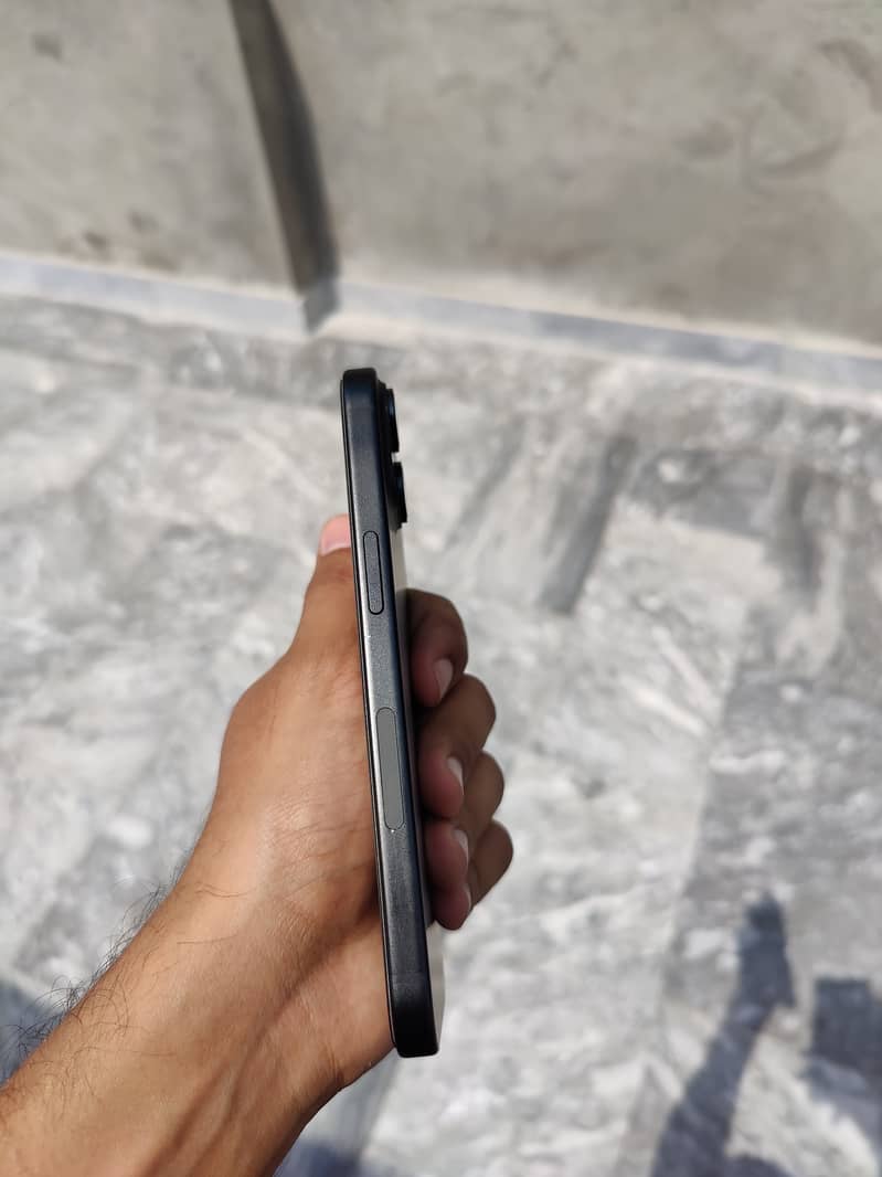 Apple iPhone 15 4