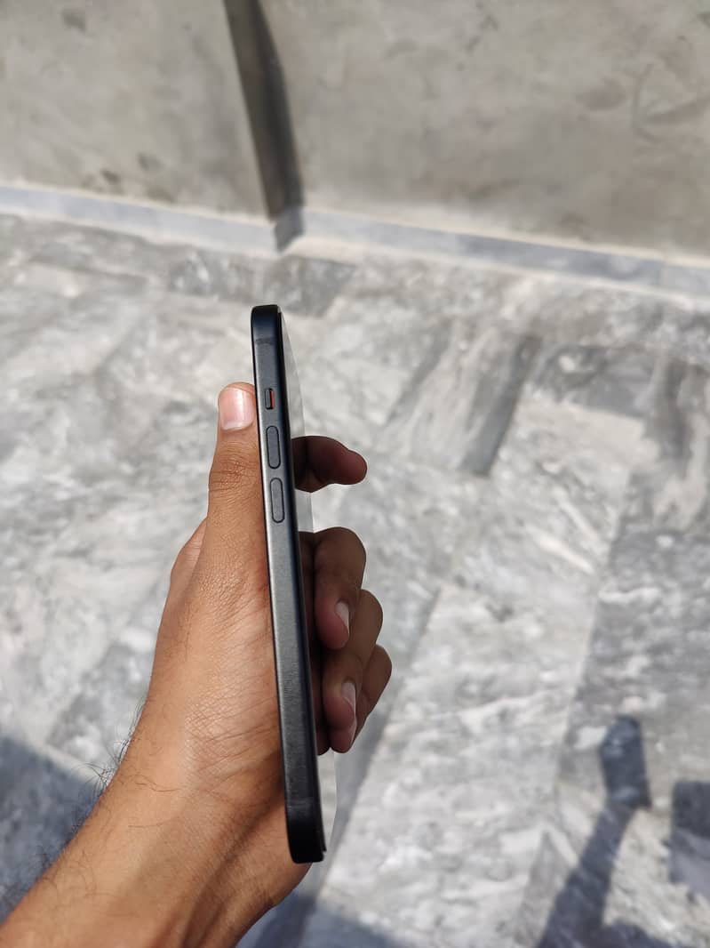 Apple iPhone 15 5