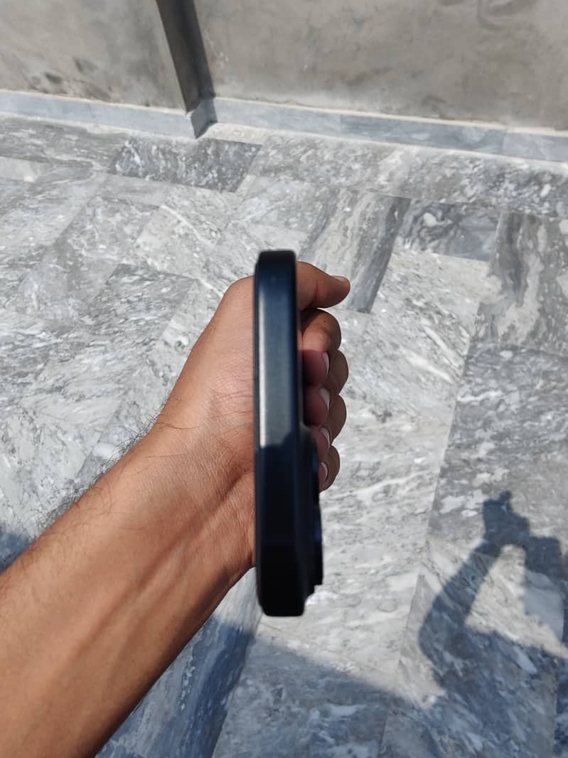 Apple iPhone 15 7