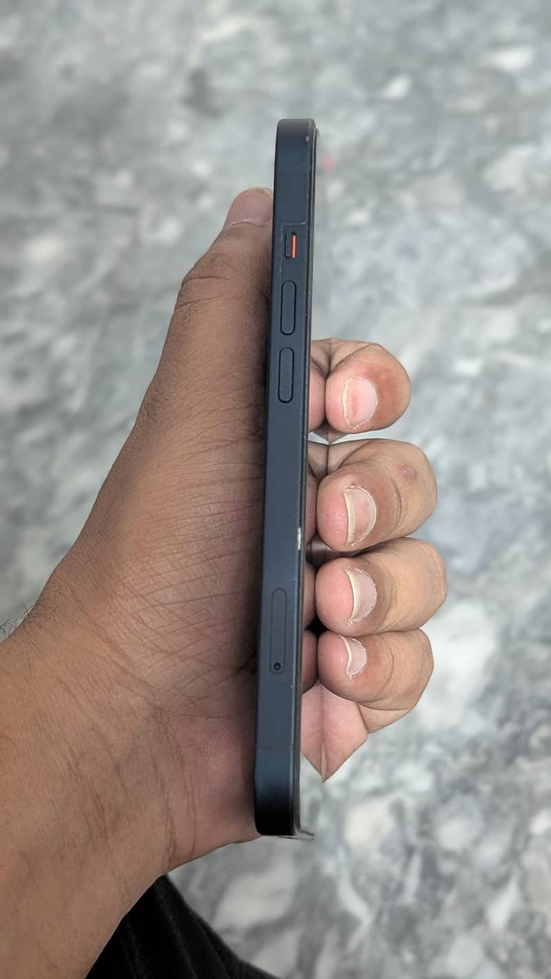 Apple iPhone 13 5