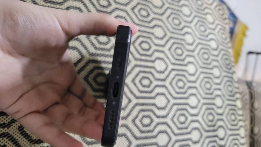 Apple iPhone 12 6