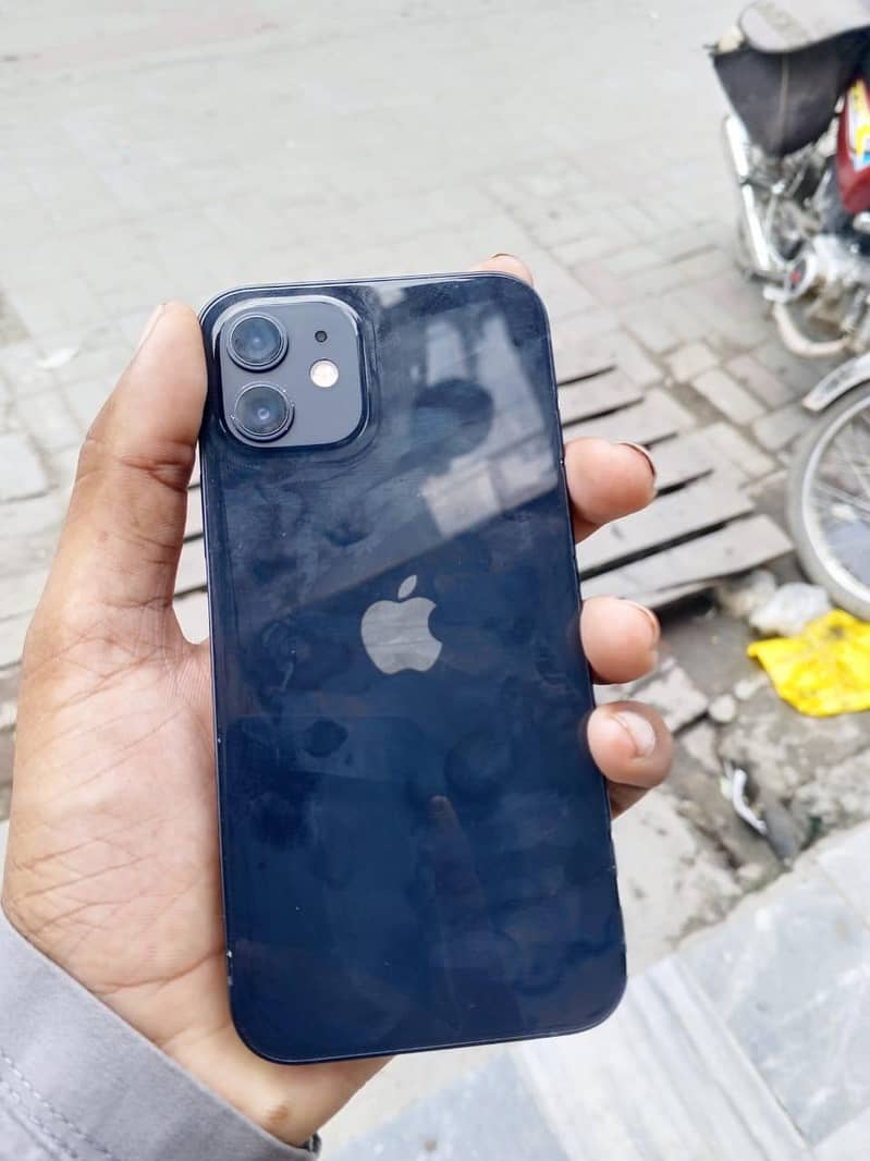 Apple iPhone 12 4