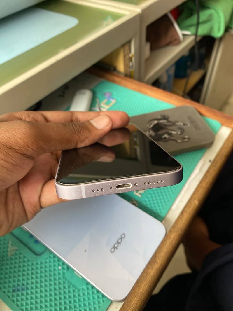 Apple iPhone 14 4