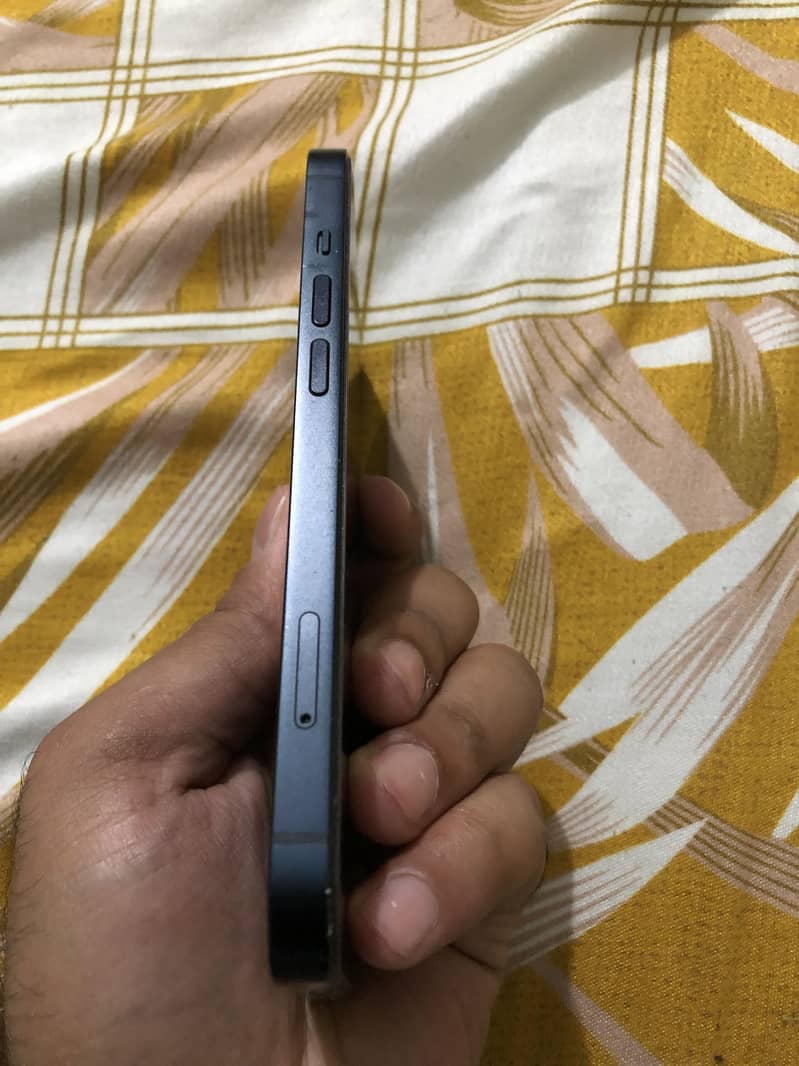 Apple iPhone 13 3