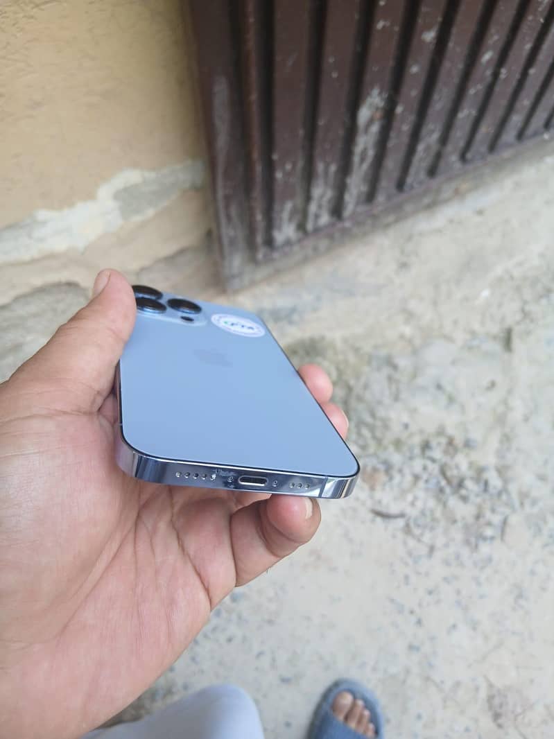 Apple iPhone 13 Pro 3