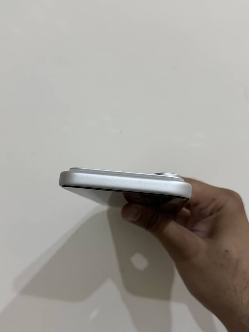 Apple iPhone 17 Pro Max 4