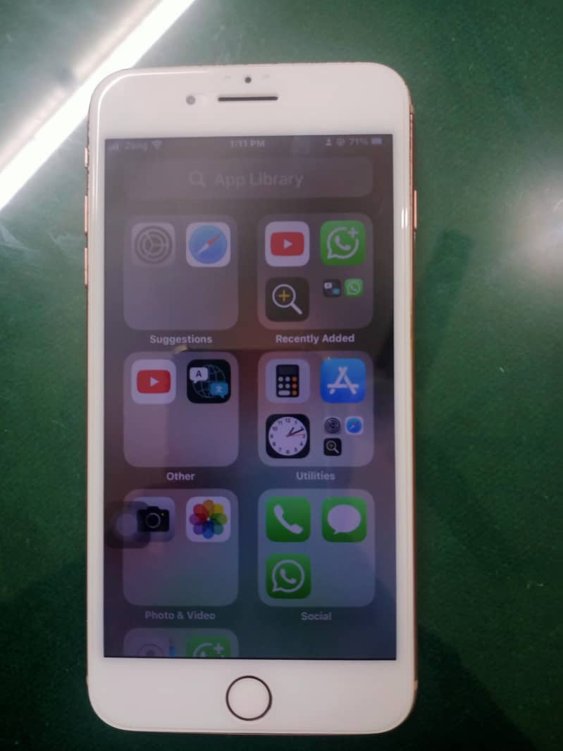Apple iPhone 8 Plus 1