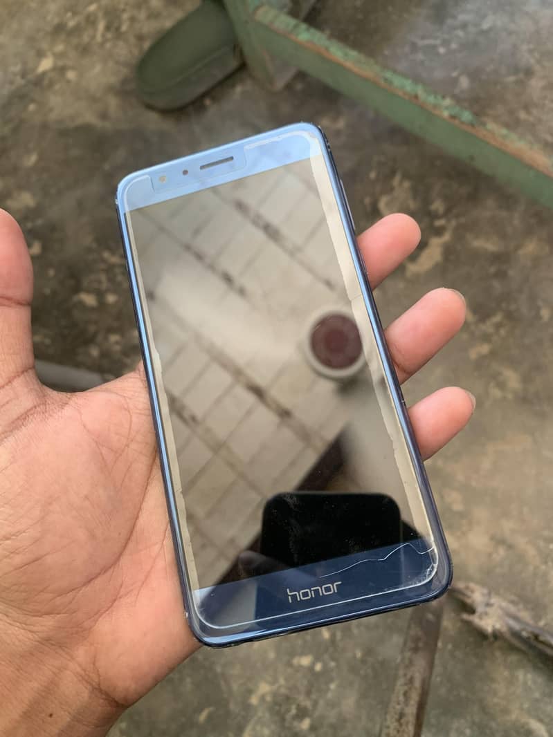 Honor 8C 6