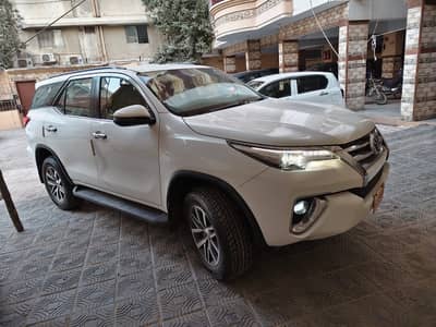 Toyota Fortuner 2021 V